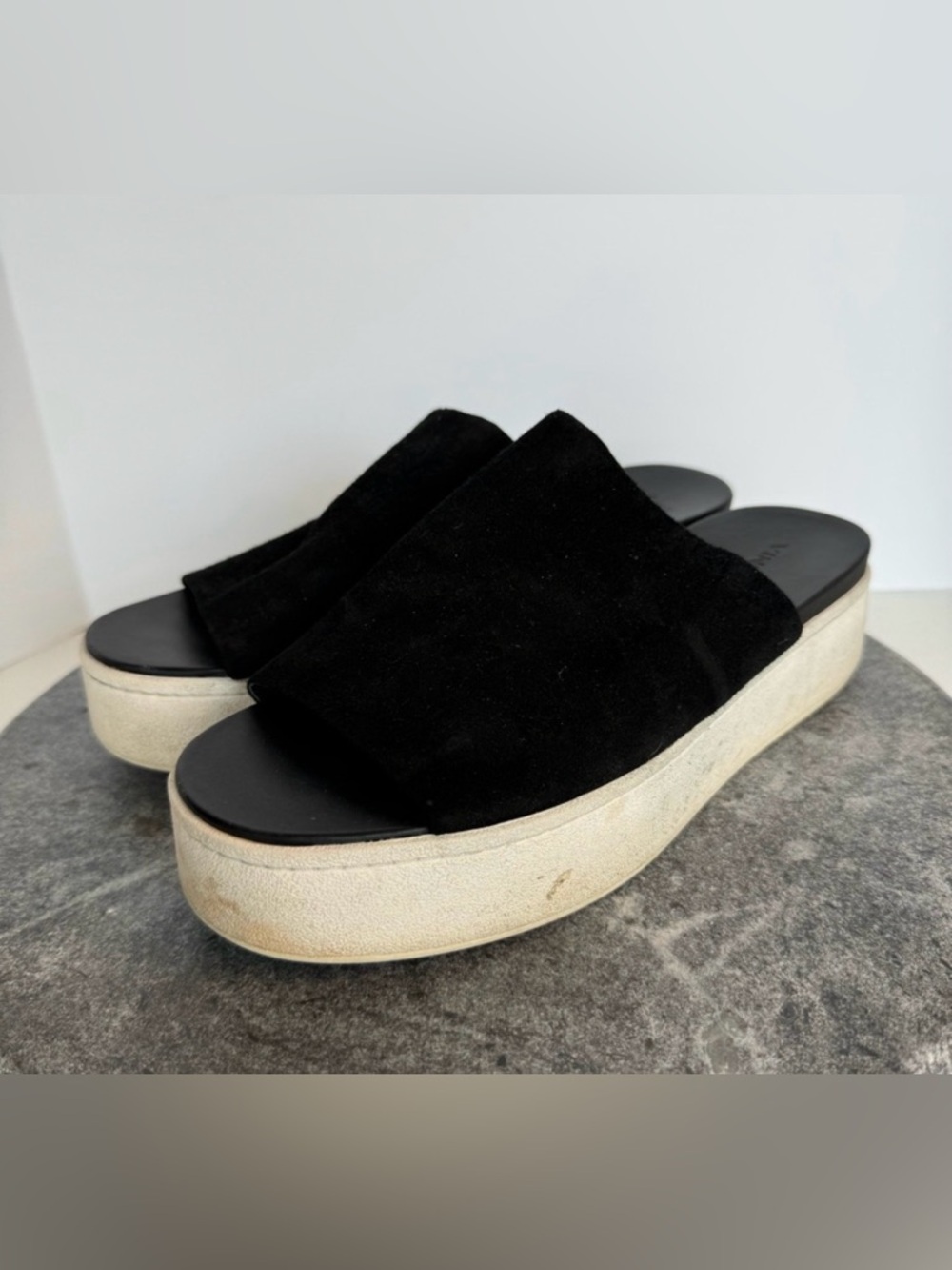 Vince Walford Leather Suede Black White Sole Slides Sandals 9